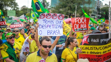 150412223636-brazil-demonstration-sunday-april-12-large-169